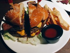 -拉亚汉堡经典餐厅(商城路店)