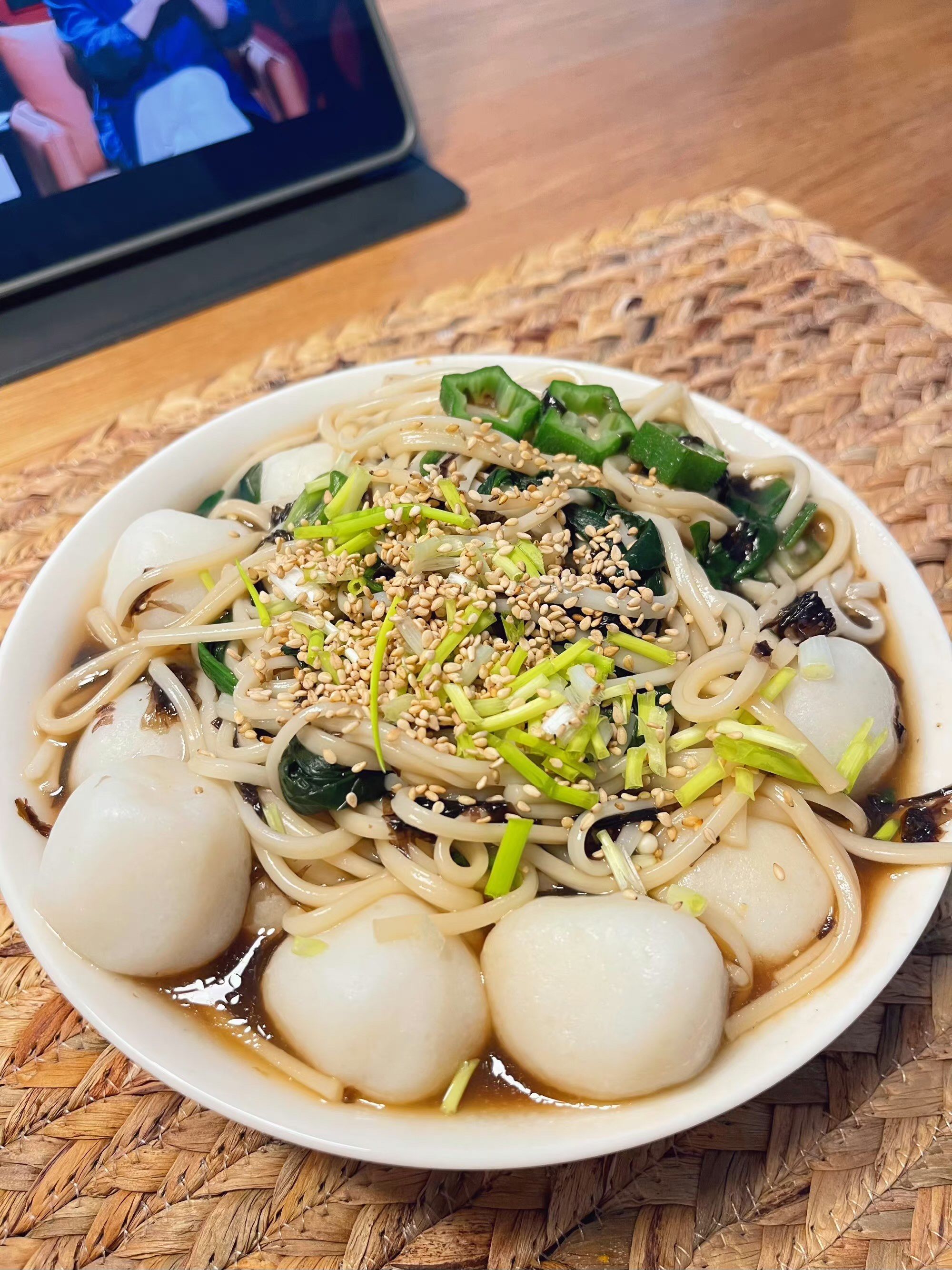 午饭,紫菜鱼丸面. 🍜煮了盒马嫩鱼丸