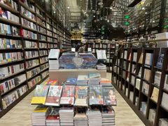 -钟书阁(群光广场店)