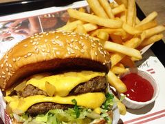 -The Habit Burger Grill 哈比特汉堡(复兴soho店)