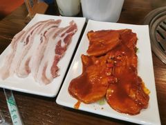 韩式腌猪王排-·缸桶屋·韩式牛肋条自助烤肉(西湖D11店)