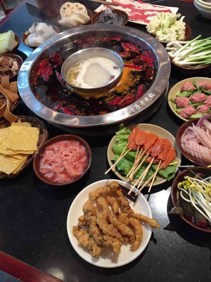 红房子老火锅(保利店)-"这家火锅不推荐!首先服务是真的差,进去.