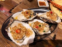 蒜蓉烤韩国生蚝-辉记炭烧海鲜大排档·老字号(福田店)