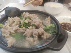 砂锅骨汤滑肉-渝大厨猪耳朵(好吃街A区店)