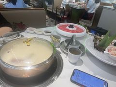 -洪氏嗨捞·广东猪肚鸡·椰子鸡火锅(西咸万象城店)