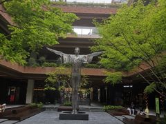-瑞虹新天地月亮湾