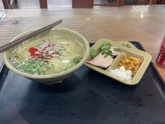 -亮亮面馆(经六路店)