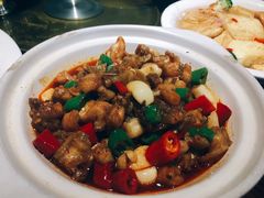 平锅馋嘴牛蛙-深巷家味馆.湖北头牌红烧鱼头拌饭(黄陂店)