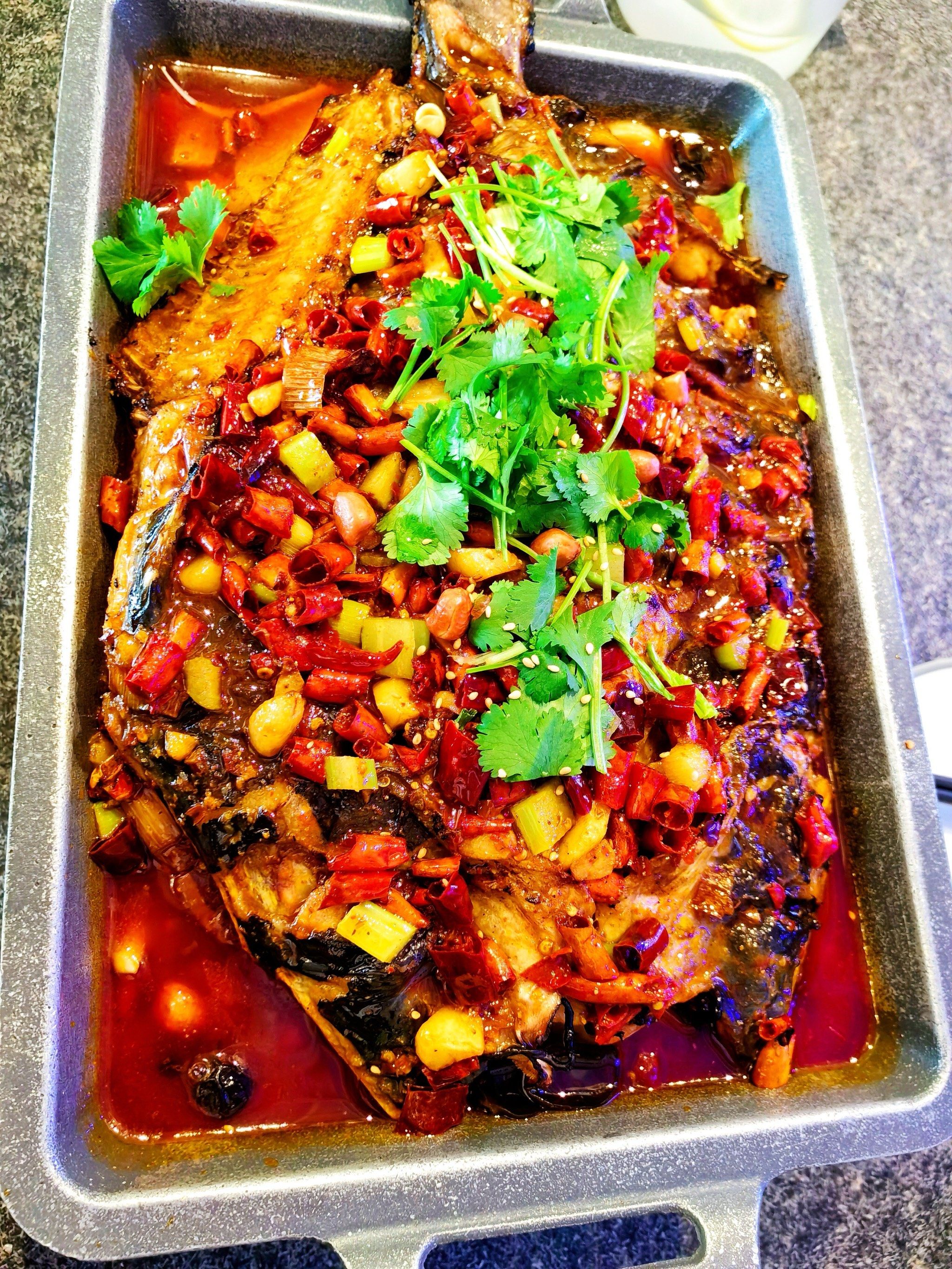 雾都重庆烤鱼,独特的麻辣味道带给你满满的幸福感!