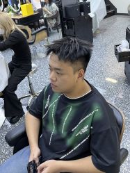 点击看大图 -藤野造型专业烫染接发