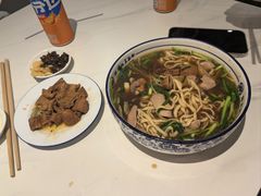 -镇南锅盖面馆(解放路店)