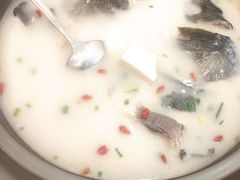 汤砂锅鱼头-浔味·山屿湖·正宗全鱼宴老字号