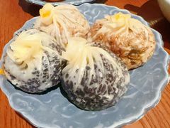 蛋黄芝士纸皮烧麦-鑫震源·苏式大虾生煎(山塘街店)