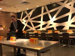 -麦当劳(汉口火车站候车室店)