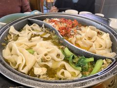 -阿瓦山寨·湘菜现炒·剁椒鱼头王(咸阳总店)