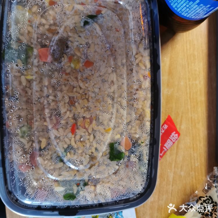 点评提醒我要续期了，我这贫瘠的生活啊 喝了杯奶茶三兄弟