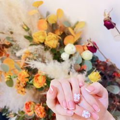 -花系美·美甲美睫精品店