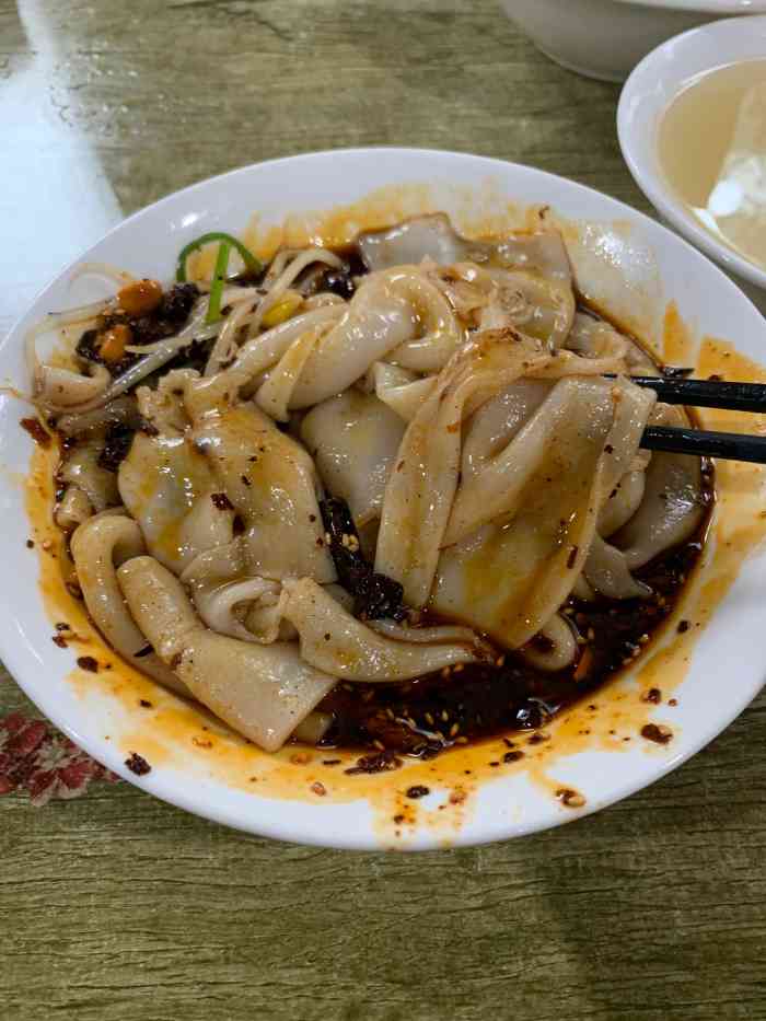 邓慧民汉中面皮(洋县店)-"一出高铁站,坐上十块的出租车05直奔县城.