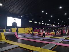 -嘿哟动霸CHUA·新潮玩运动娱乐中心·蹦床滑冰团建乐园