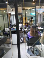 -FRIDAY星期五专业美发沙龙