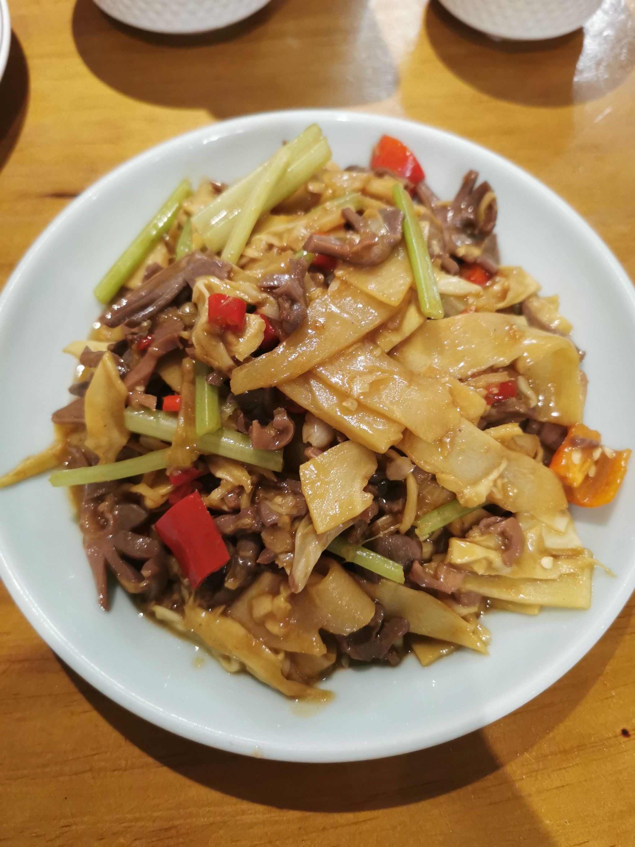 0元玩转这座城
梦林夕烧酒档 味道没有以前那么好 酸笋炒鸭胗比较