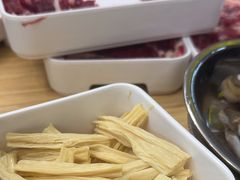 -杨老板·海鲜集市火锅·鲜切牛肉(中防万宝店)