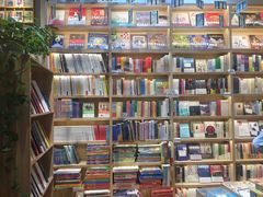 -猫的天空之城概念书店(杭州南宋御街店)