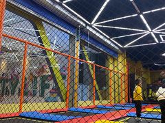 -爱蹦iBOON蹦床运动馆(江汉店)