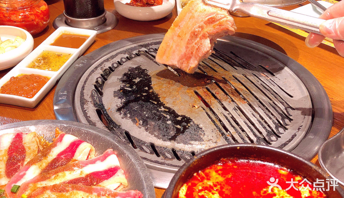 🇰🇷敲有氛围的正宗韩式传统烤肉，仿佛置身韩国