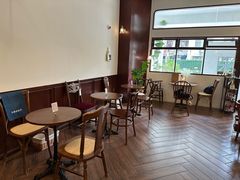 -Café Monson