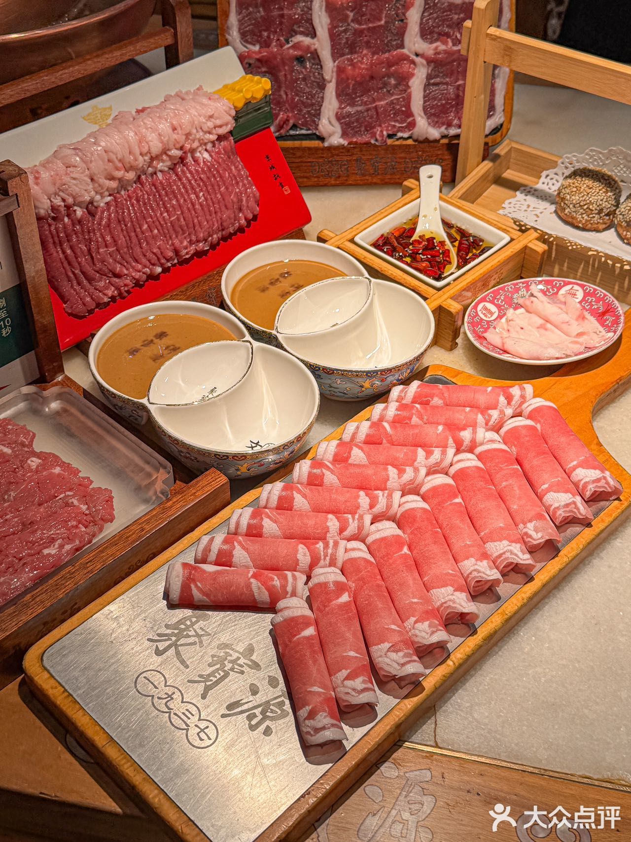 一口沦陷！这家店涮肉香到跺jio！