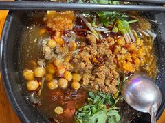 -爆炸头阿姨小四川正宗川味小吃(无任何分店)