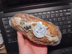 朗姆黑加仑奶酪小法棍-沁屋面包店(人民东路店)