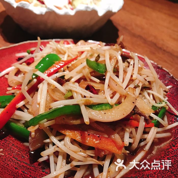 萤初11炉端烧铁板洋葱炒银芽图片-北京日本料理-大众点评网