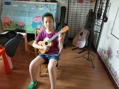 -八度音乐吉他教室(汉广店)