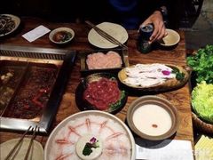 -老牌坊云南鱼豆花火锅(爱建店)