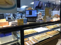 面包甜点陈列柜-鲍师傅糕点(江苏路店)