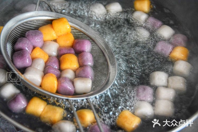 想吃芋圆不巧家里什么材料都有，不就是糖水吗