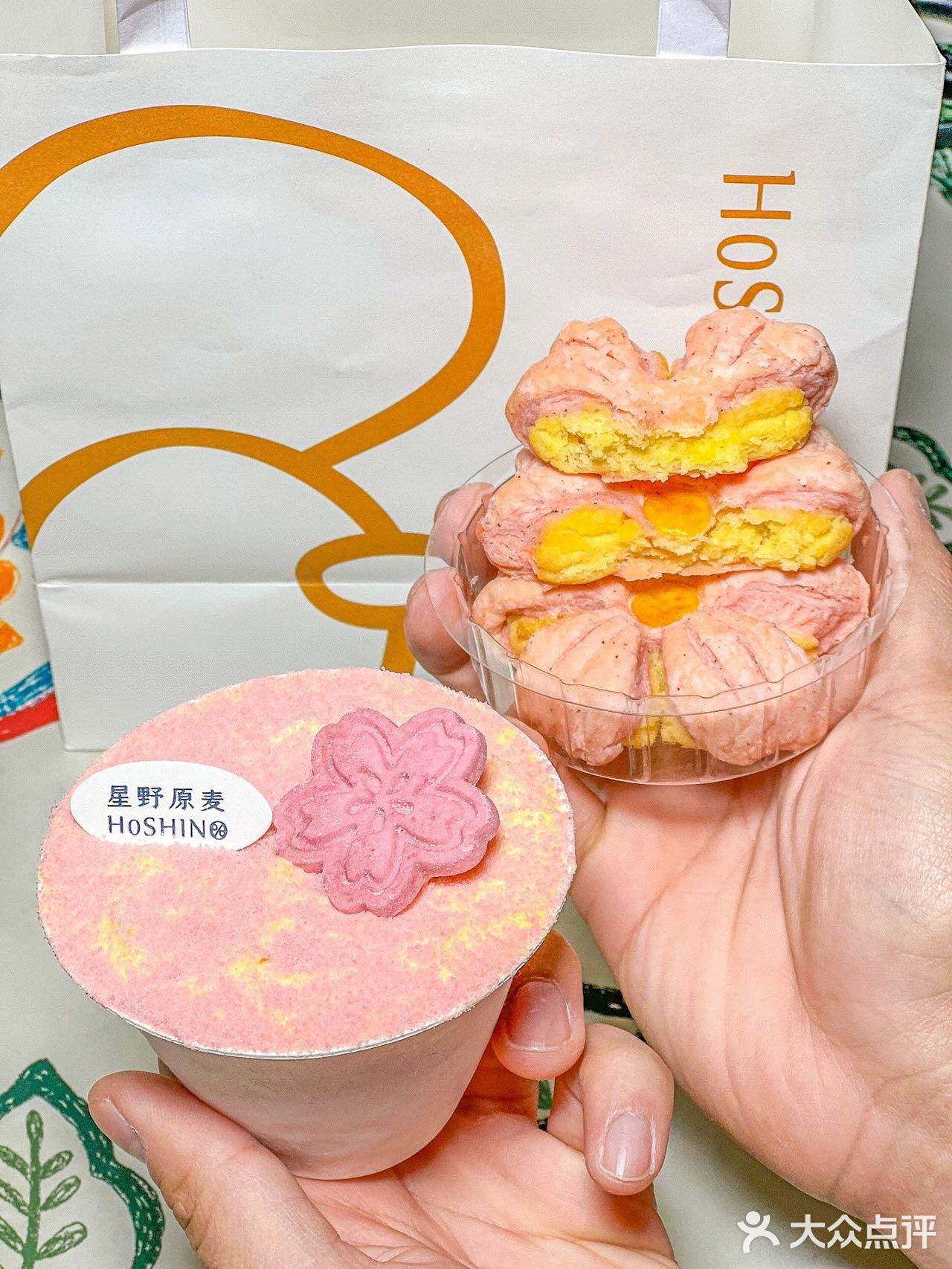 当我去东湖拍樱花拿出了这个樱花提拉米苏