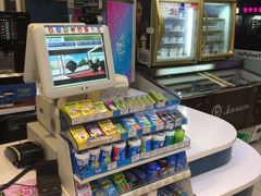 -全家便利店(洛川东路店)