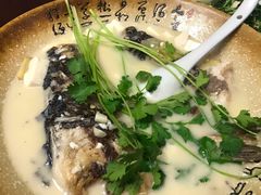砂锅鱼头-75幢私房菜馆