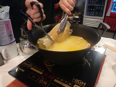 浓厚原只鸡煲花胶汤-鲜入围煮花胶鸡海鲜火锅