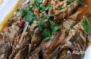 Donggang Sauce Braised Mixed Fish