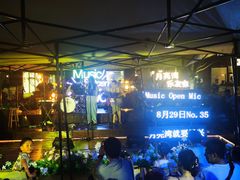 -瑞虹新天地月亮湾