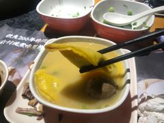 -洪氏嗨捞·广东猪肚鸡·椰子鸡火锅(西咸万象城店)