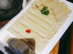 -老牌坊云南鱼豆花火锅(哈西万达店)