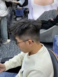 点击看大图 -藤野造型专业烫染接发