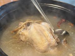 -果松木炭酸菜铜火锅·外婆参鸡汤