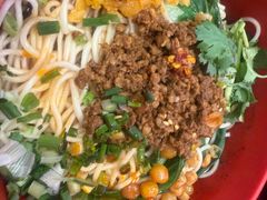 -爆炸头阿姨小四川正宗川味小吃(无任何分店)