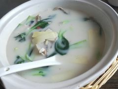 泉水鱼头-泉畔人家·老济南经典鲁菜(大明湖店)
